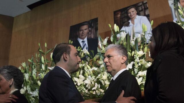 Homenaje a Martha Erika Alonso y Rafael Moreno Valle.