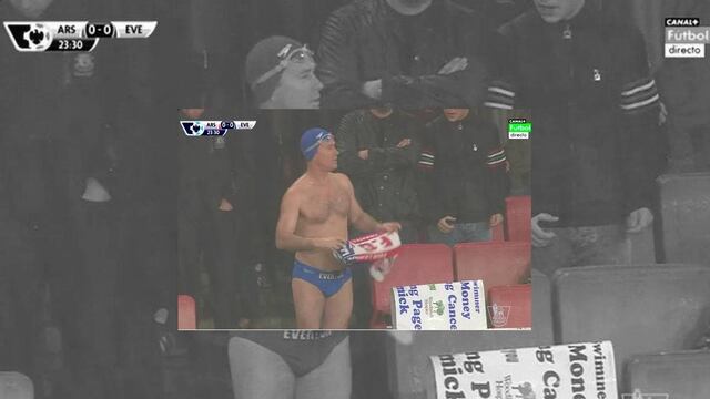 Con motivo del Arsenal-Everton un aficionado de los 'toffees' tuvo una genial ocurrencia para afrontar el diluvio que azotaba el Emirates Stadium,