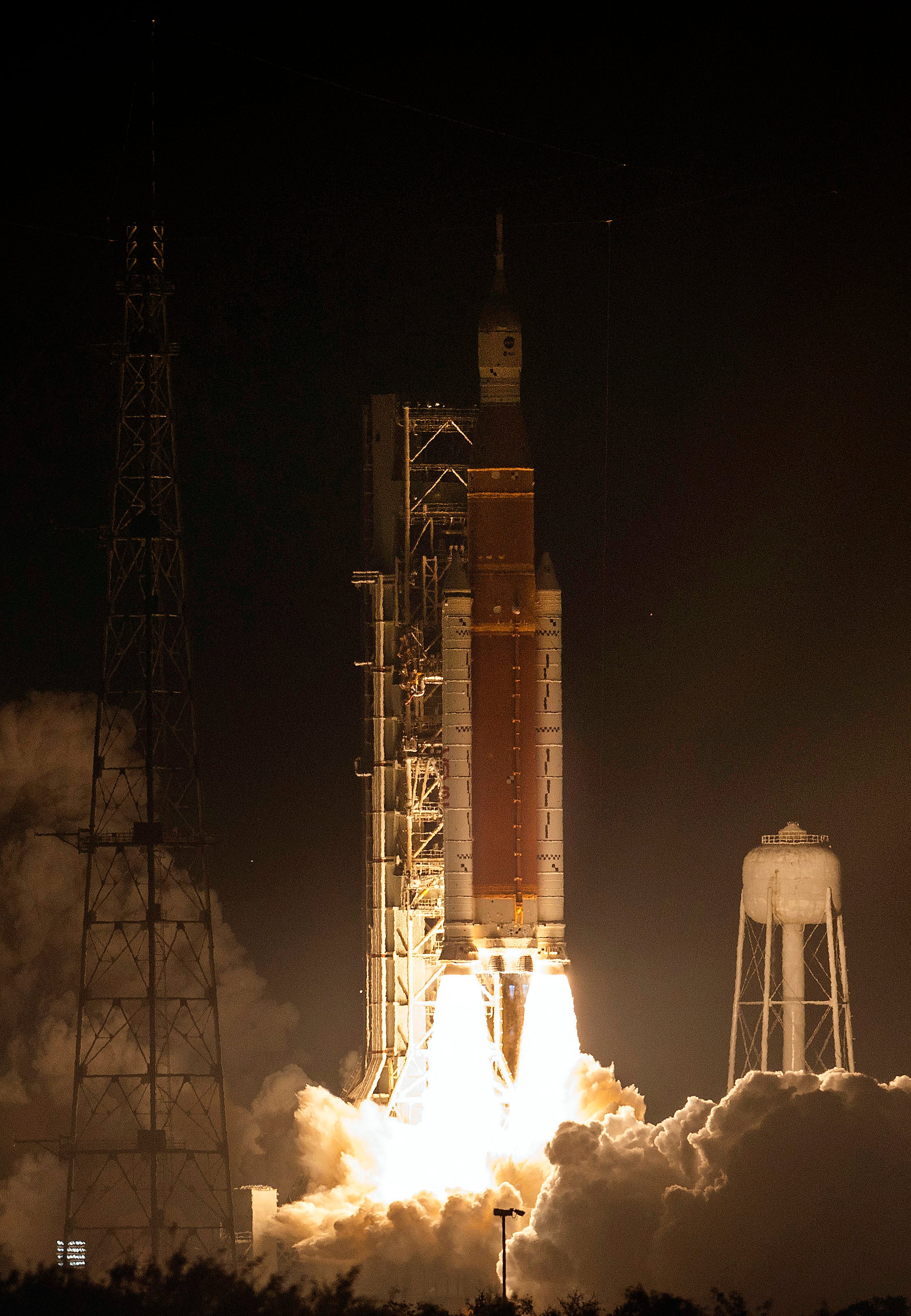 Misión Artemis 1 de la NASA lanza con éxito su megacohete tras varios intentos fallidos