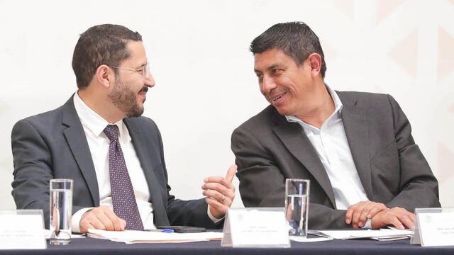 Solomón Jara, senador de Morena, acompañado de su compañero Martí Batres.