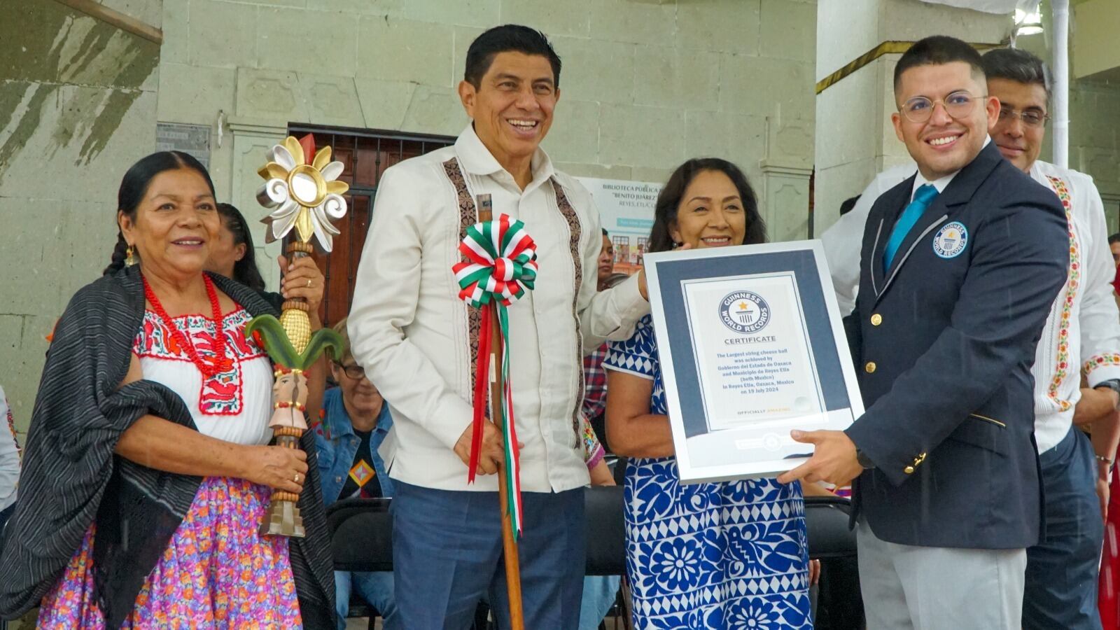 Queso Oaxaca de una tonelada rompe Récord Guinness