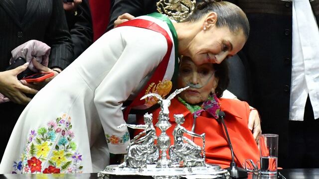 El discurso de Ifigenia Martínez; no lo pudo leer porque a sus 94 años apenas si podía estar de pie