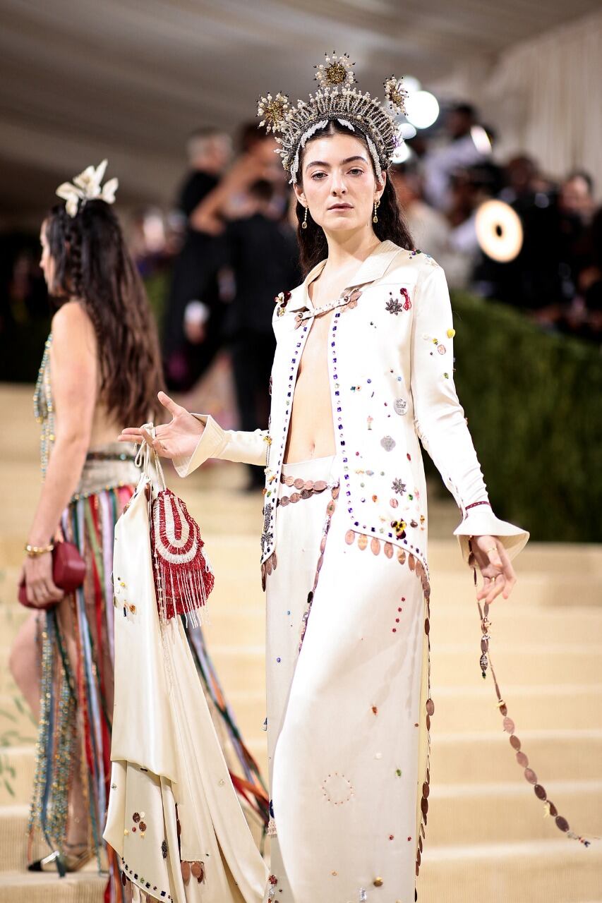 Lorde llega al 'Met Gala 2021'