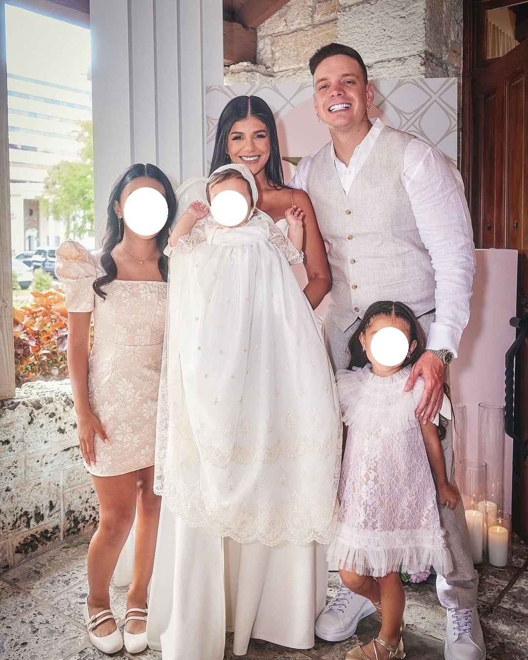 Marko con su esposa Yulbert y sus hijas.