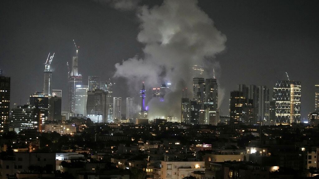 La guerra que empieza afuera… Y se complica adentro