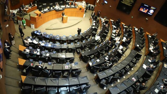 Sesión de la Comisión Permanente en el Senado de la República.
