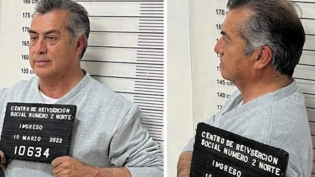 Jaime Rodríguez Calderón "El Bronco" portando ficha de prisionero en la prisión de Apodaca.