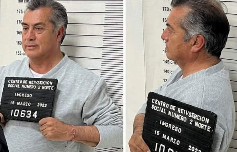 Jaime Rodríguez Calderón "El Bronco" portando ficha de prisionero en la prisión de Apodaca.