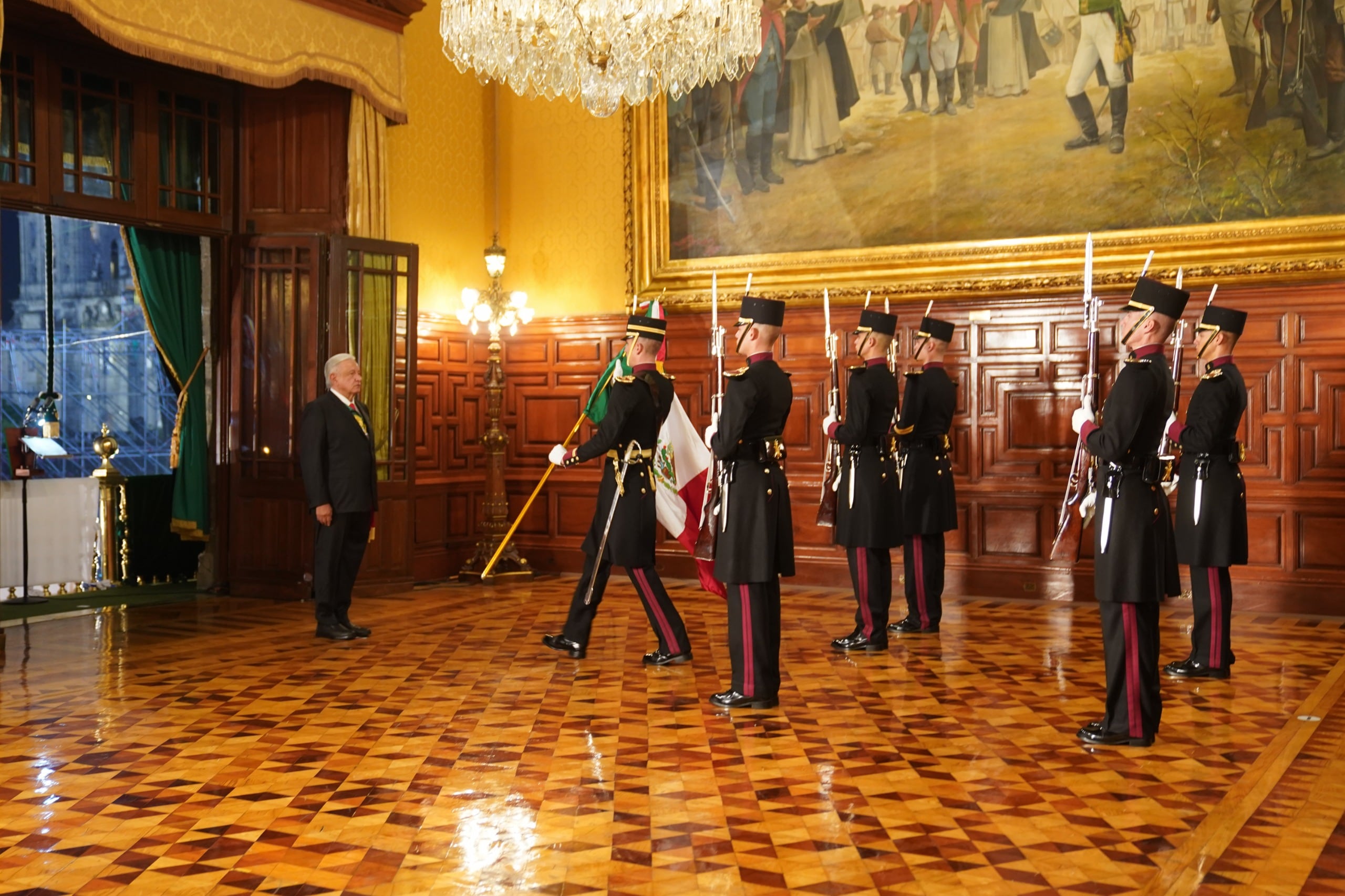 AMLO y Beatriz Gutiérrez Müller en el Grito de Independencia 2024