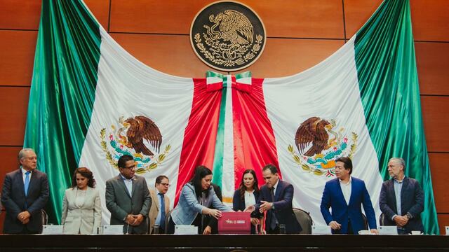 Hacienda entrega Paquete Económico 2020 a Congreso de la Unión