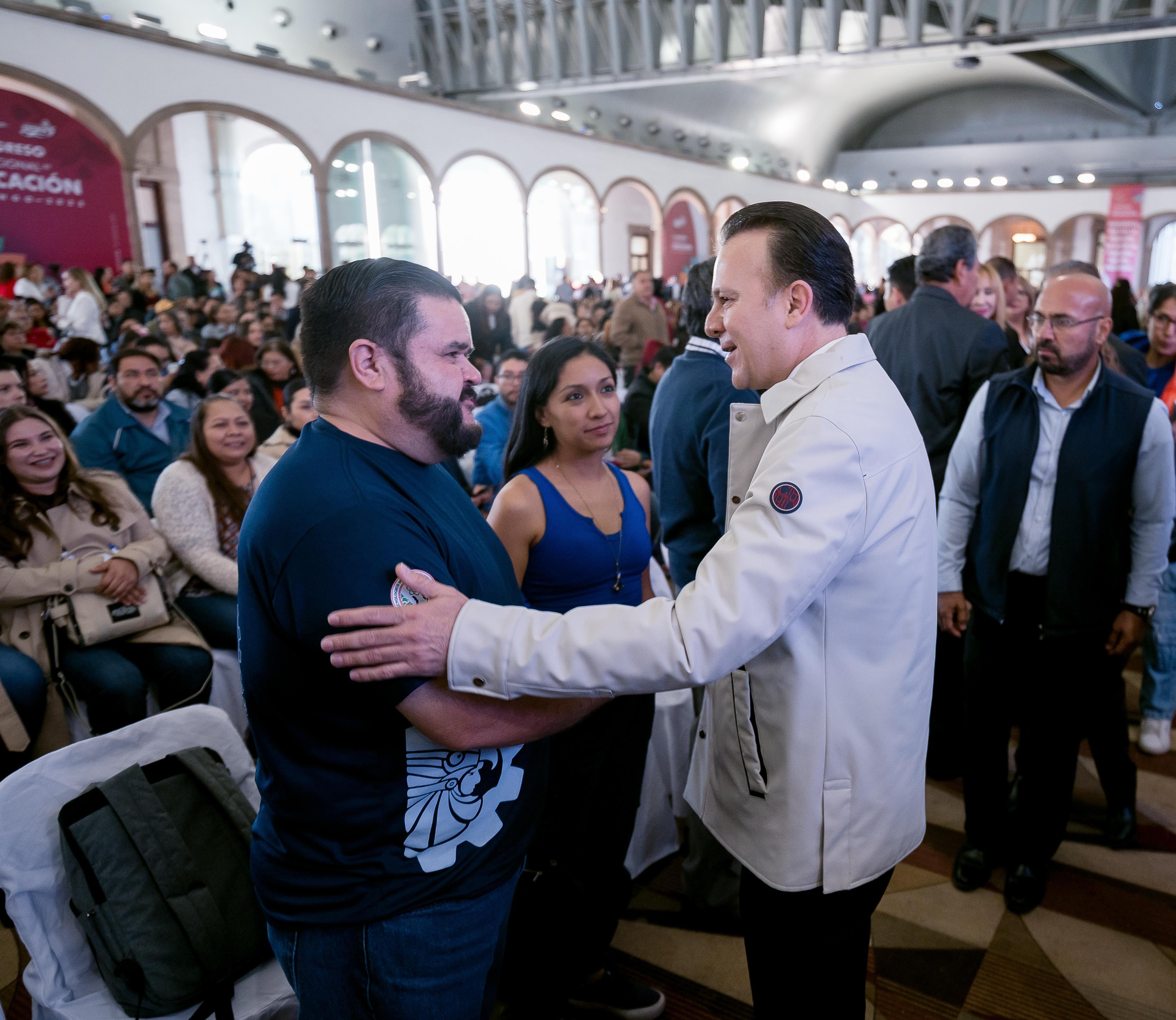 Esteban Villegas encabeza el II Congreso Internacional de Educación.