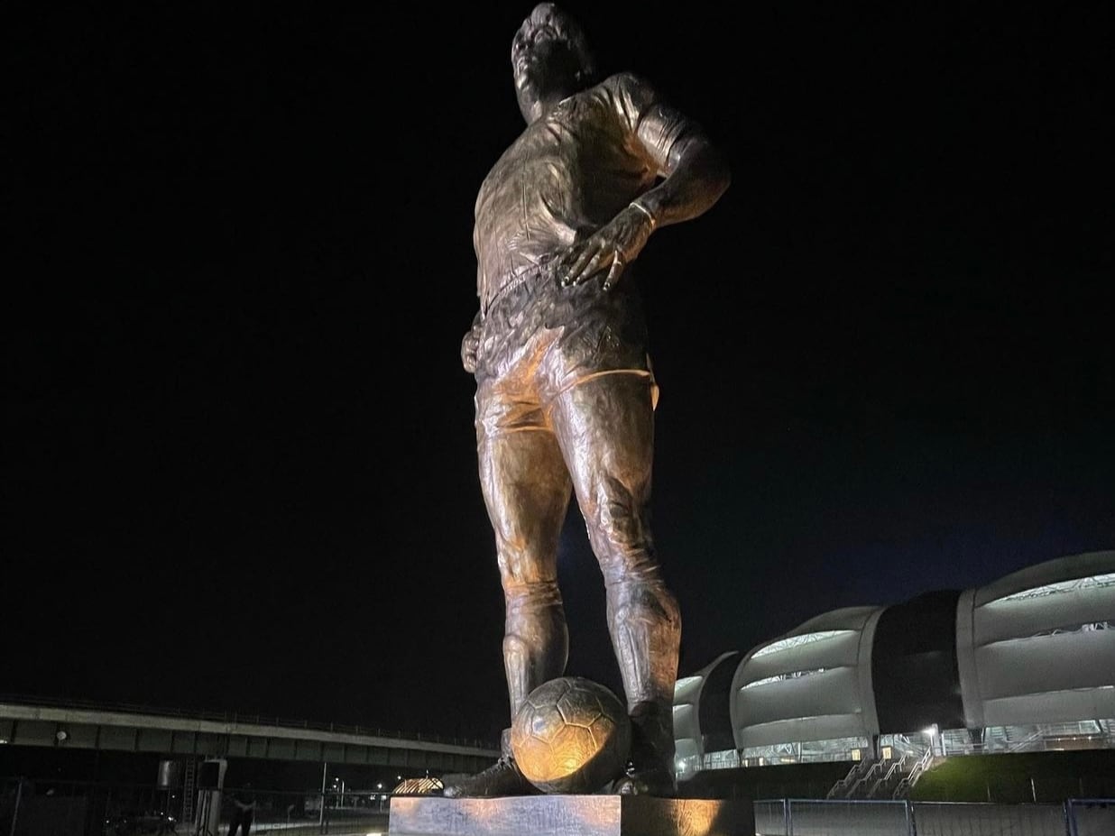 Maradona estatua