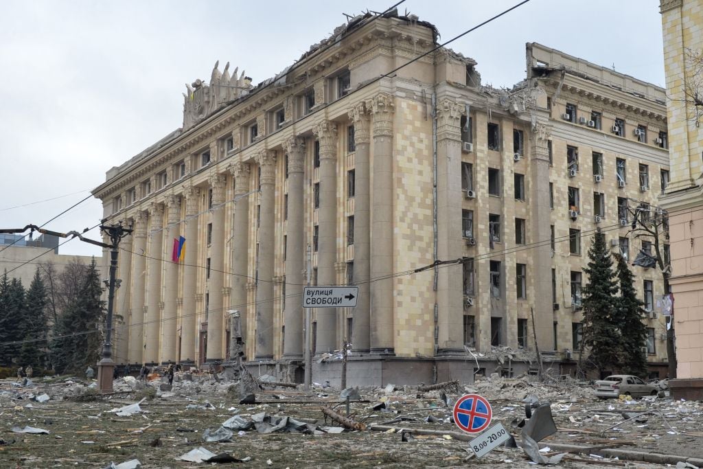 Bombardeo a edificio de gobierno de la Administración Estatal de Ucrania/Getty images