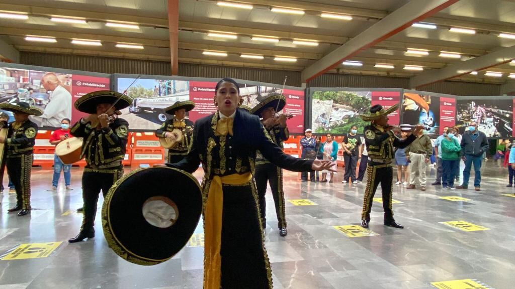 ¿Mariachi en Cuatro Caminos por el cumpleaños de AMLO?