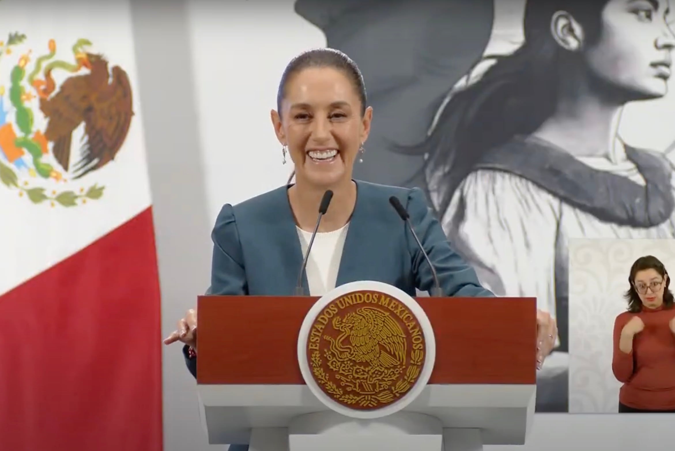 Claudia Sheinbaum no aguanta la risa por pregunta de Lord Molécula sobre los ovnis