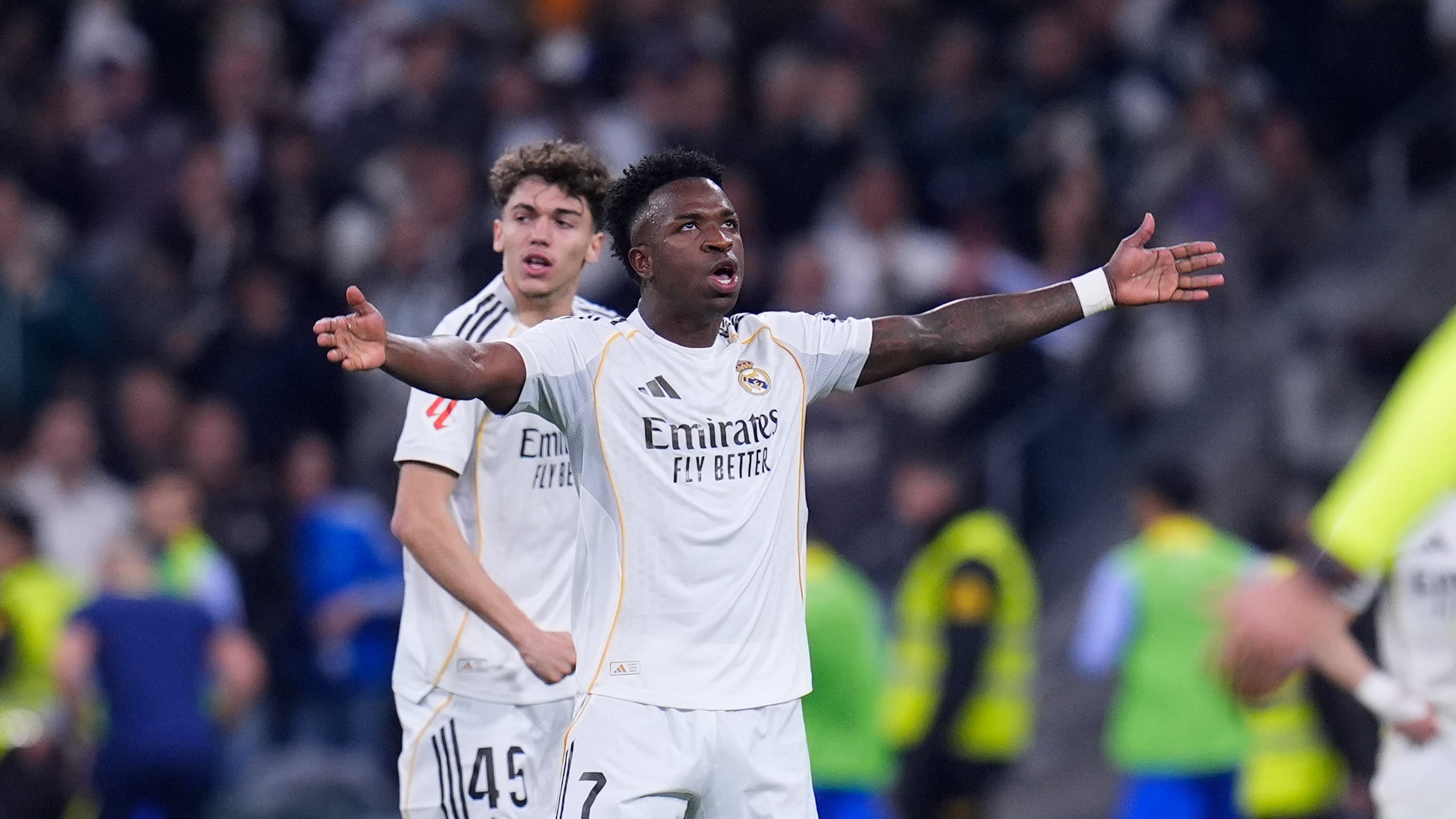 Vinícius Jr. brilla con doblete y Real Madrid vence al Atlético en el Bernabéu
