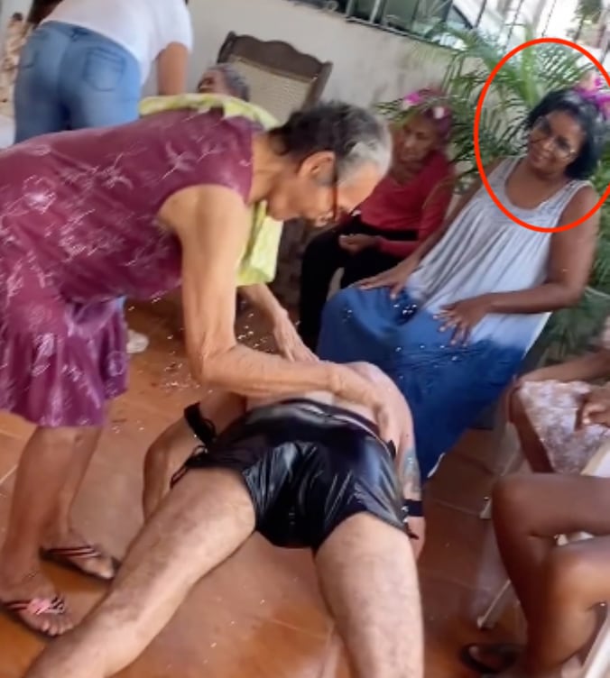 Abuelita sufre infarto en fiesta con strippers