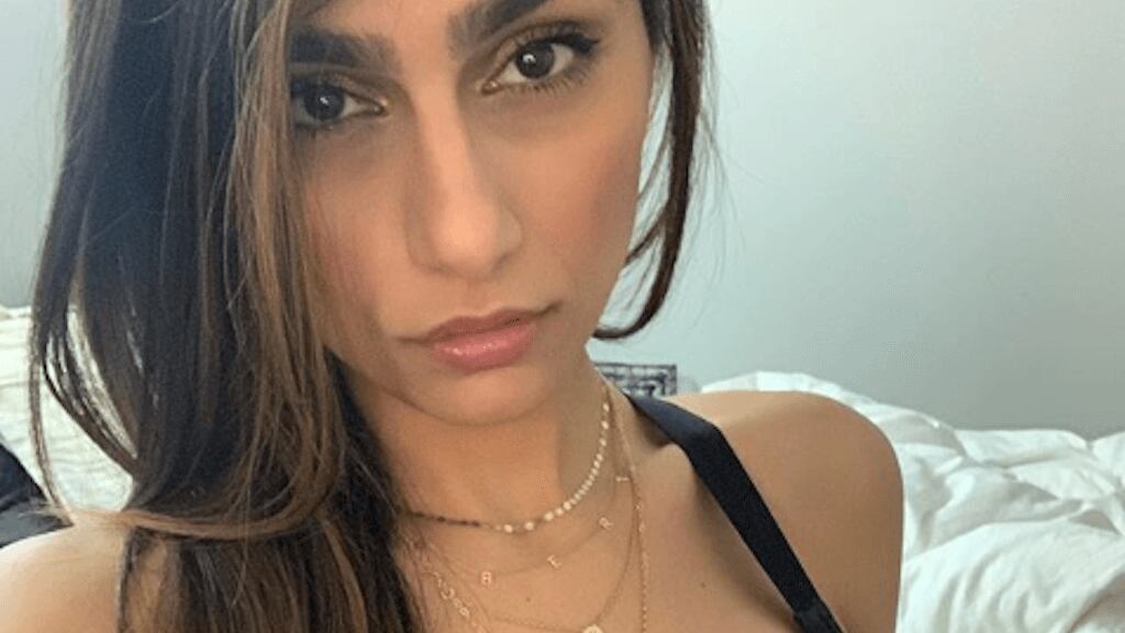 Mia Khalifa enseña la verdad sobre su cuerpo, con estrías y flacidez