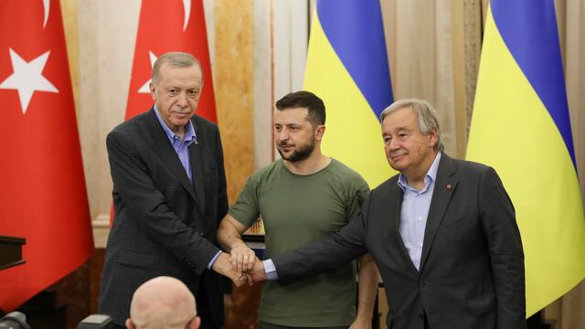 Recep Tayyip Erdogan, presidente de Turquía, Volodímir Zelenski, presidente de Ucrania, António Guterres, secretario general de la ONU en Leópolis/EFE