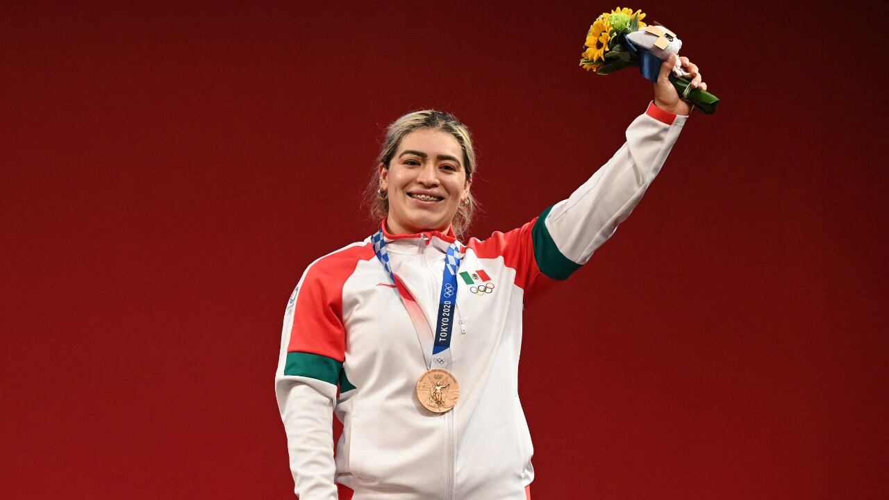 Aremi Fuentes, medallista en los Juegos Olímpicos, acusa que le dieron cheque sin fondos