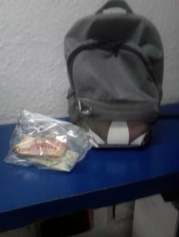 Mochila con 10 mil pesos extraviada en el Metro