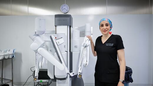 Con robot Da Vinci, médicos del ISSSTE retiran tumor renal a paciente de 72 años