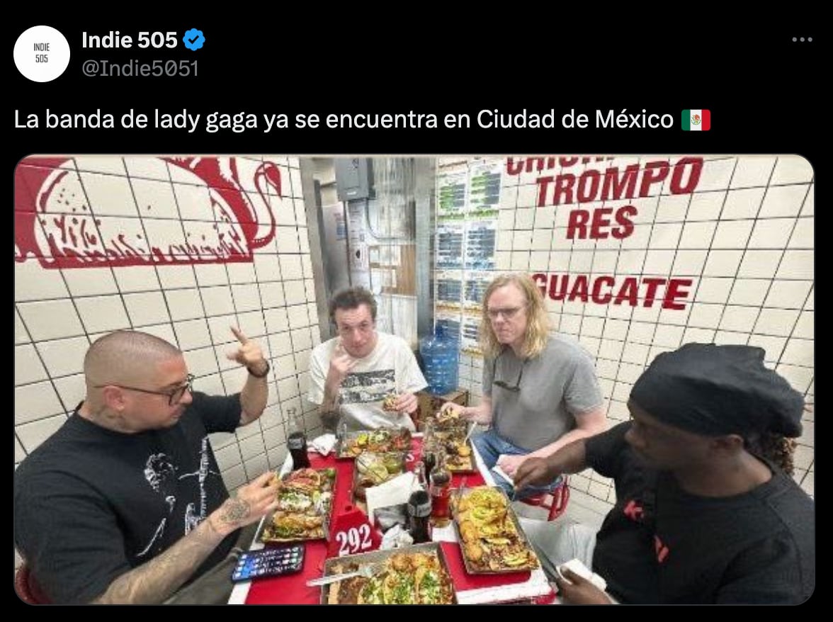 Músicos de Lady Gaga son captados en una “sobrevalorada” taquería de CDMX