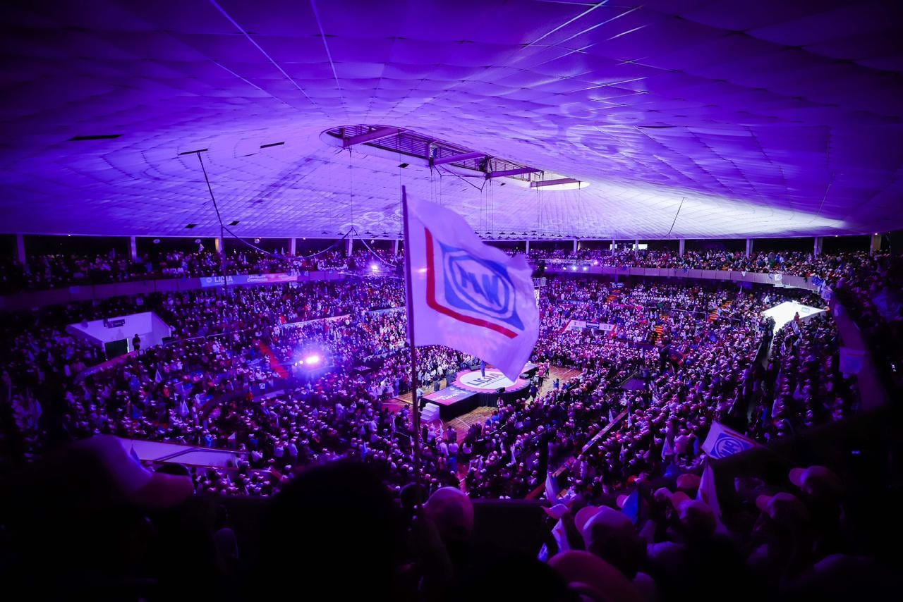 Audiencia de miles de mujeres en León, Guanajuato, arropan a precandidata Libia Dennis García Muñoz Ledo