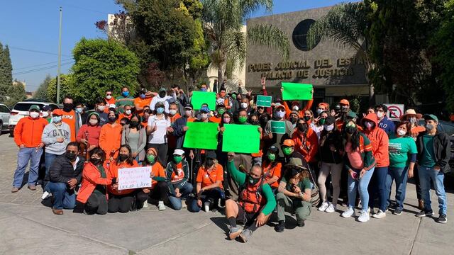 Comunidad de la UDLAP afuera del Poder Judicial del Estado