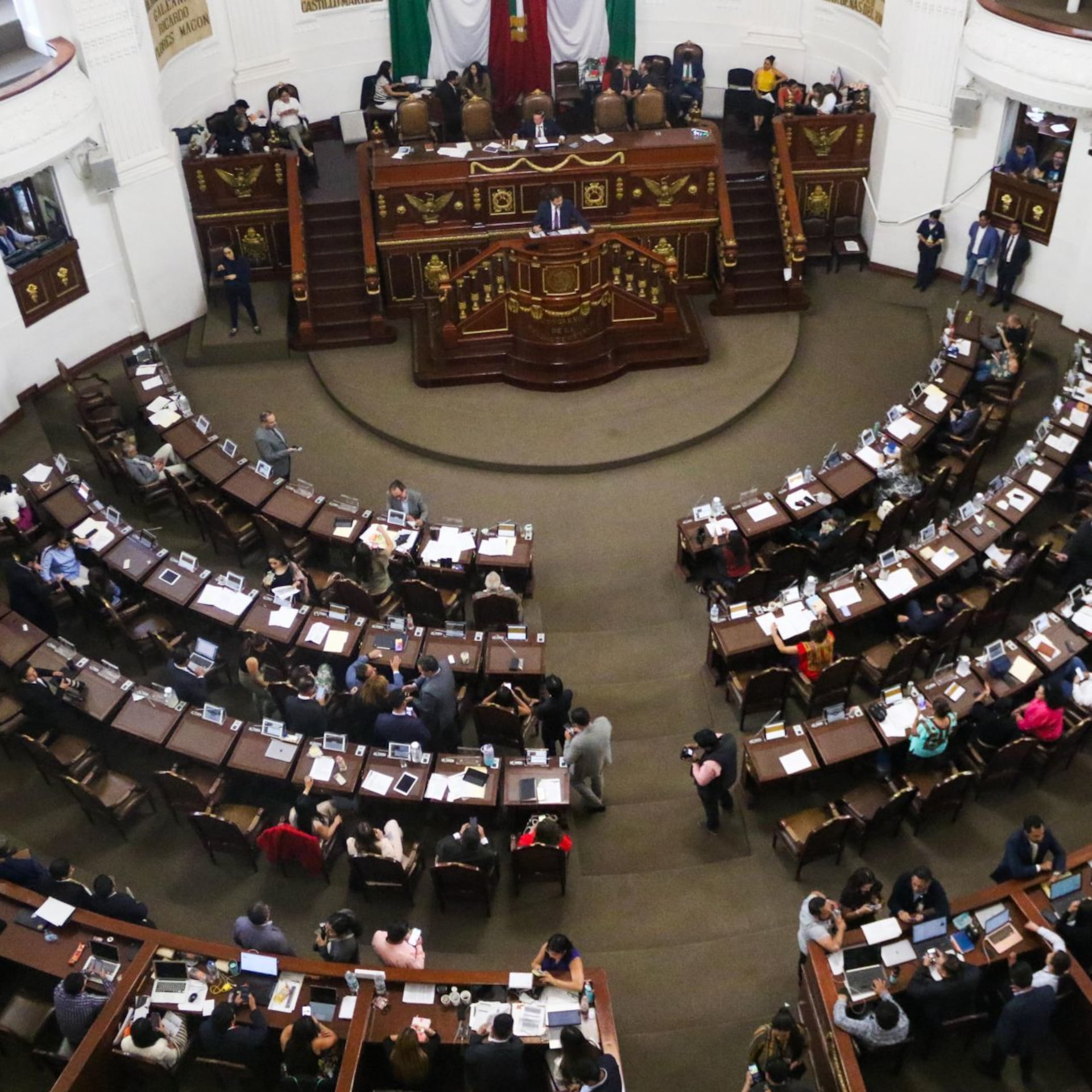 Reforma a pensiones doradas logra respaldo de 18 congresos estatales
