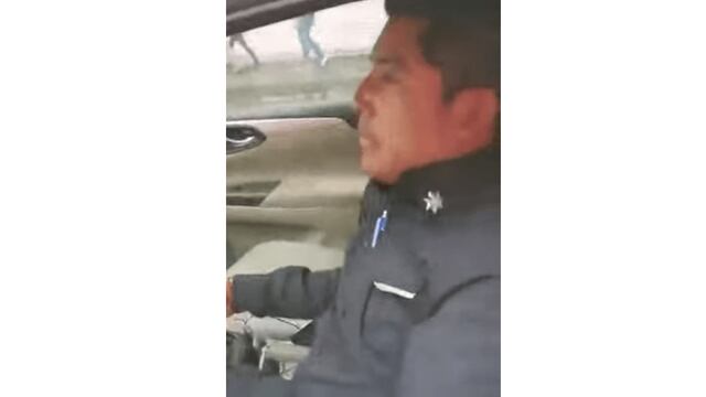 Padre confronta a policía 'ratero' por extorsión a su hijo en Toluca