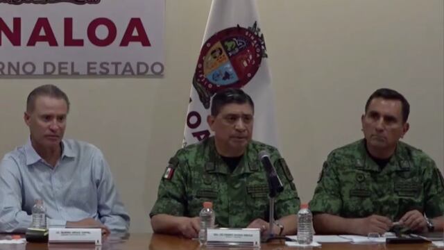 El secretario Sandoval responde preguntas de la prensa