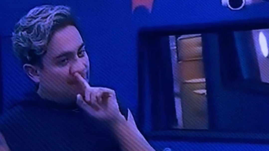 Ricardo Peralta se come los mocos en La Casa de los Famosos México 2024