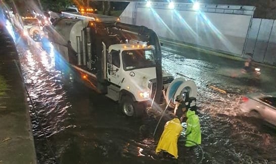 Lluvia en CDMX provoca encharcamientos y caos vial en Calzada Vallejo