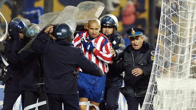 ‘Bofo’ Bautista tras ser expulsado en la Libertadores 2004.
