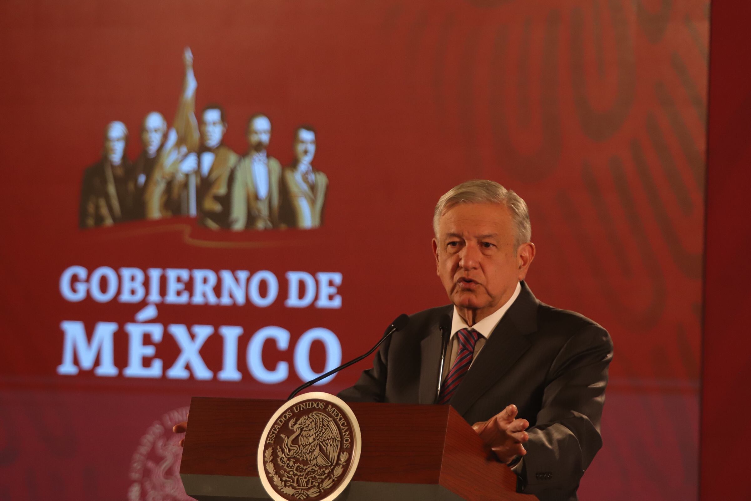 AMLO dice que son "chicanadas" los amparos