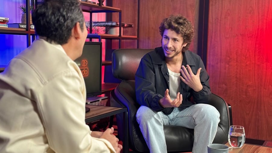Juanpa Zurita en la entrevista con Yordi Rosado