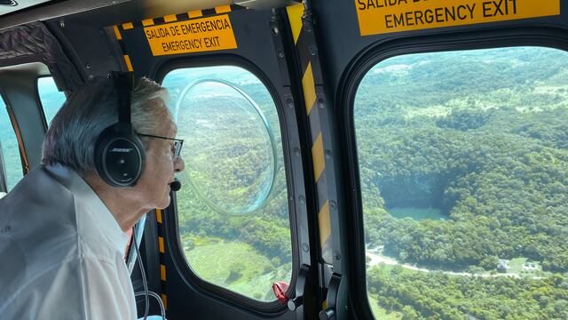 AMLO supervisando Tren Maya