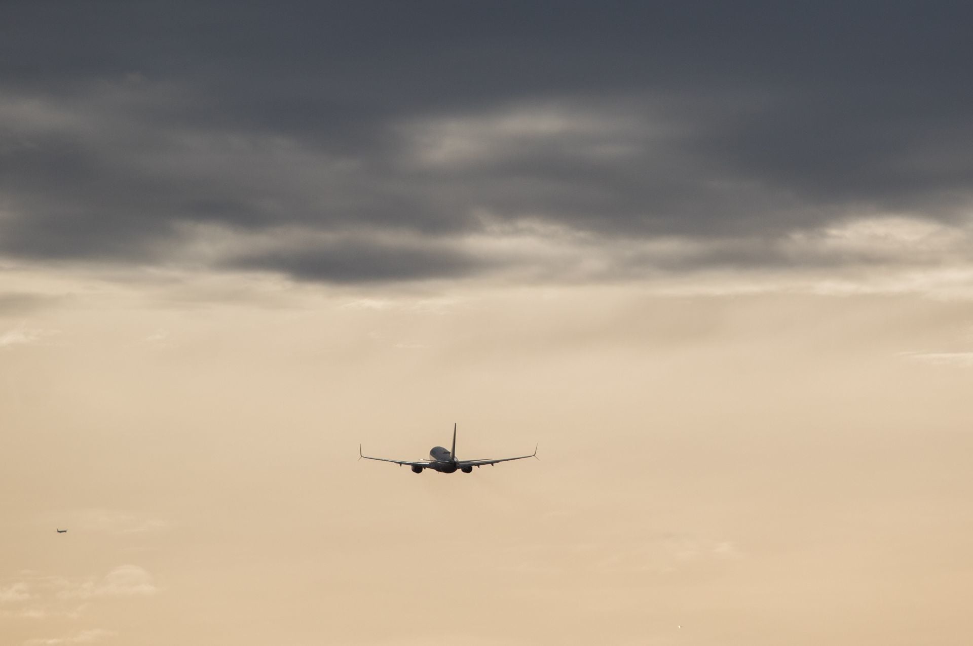 Volcanes y aviones, desde el oriente de la Capital Mexicana
