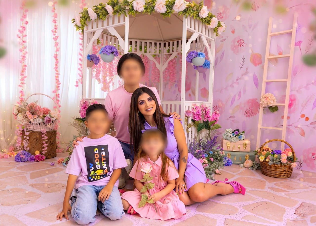 Kimberly Flores y sus hijos