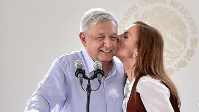 AMLO y Beatriz Gutiérrez. Beso en Aguascalientes.