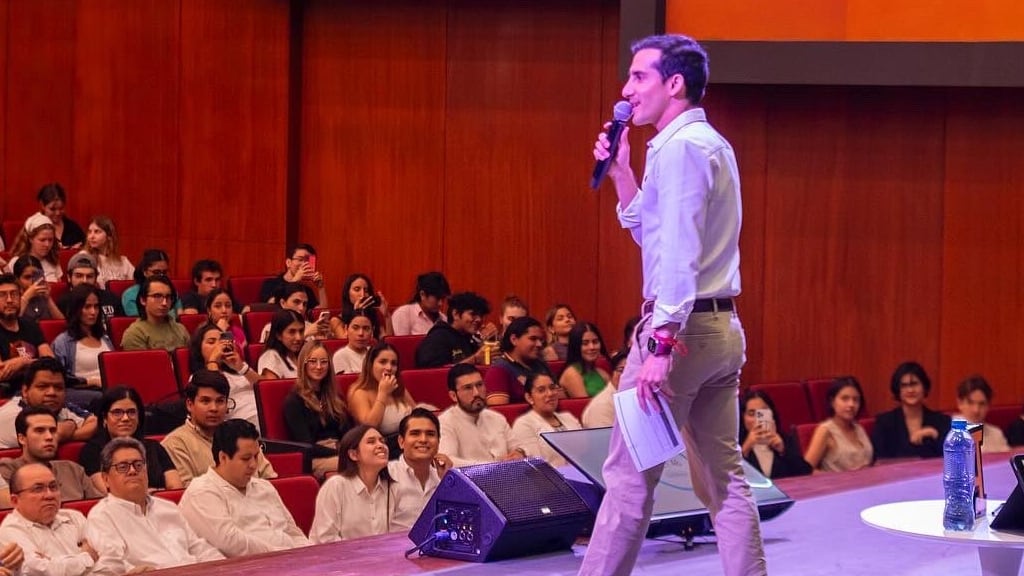 Rommel Pacheco fue increpado por un alumno de la Universidad Anáhuac Mayab; esto le dijo