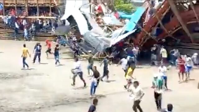 Plaza de Toros se desploma