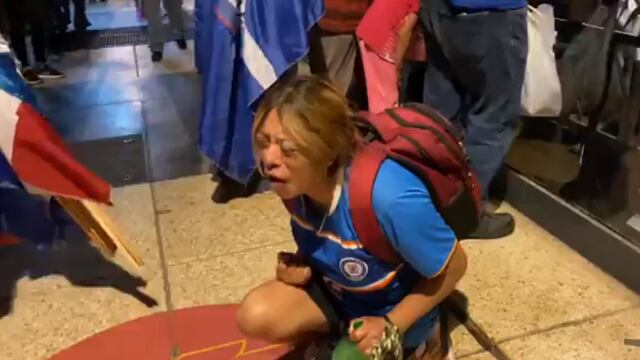 Fan del Cruz Azul celebra el título