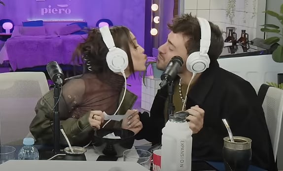 ¿Danna Paola y Alex Hoyer terminaron? La cantante es captada besando a otro hombre