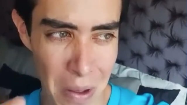 Joven rompe en llanto por no saber lavar ropa