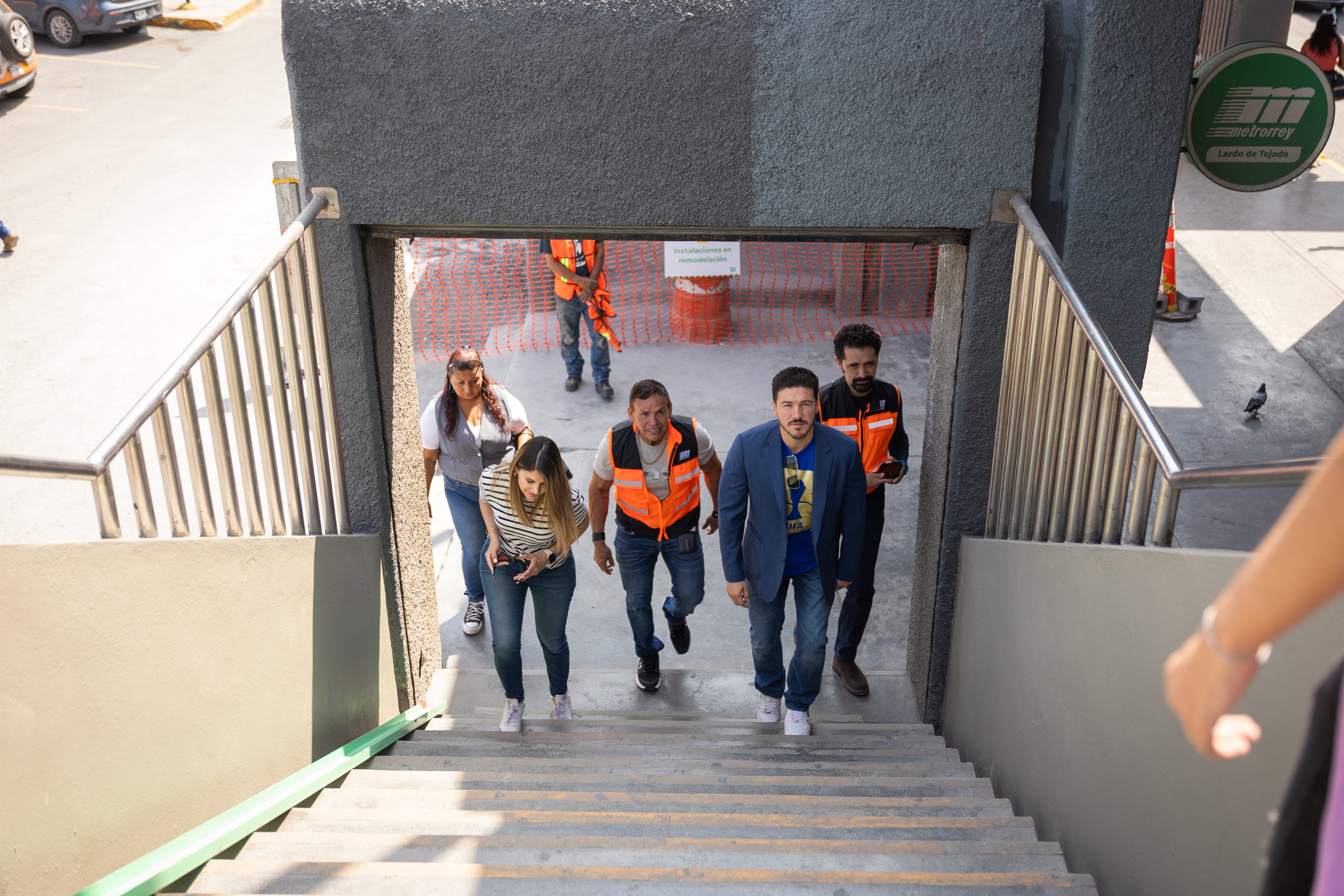 Samuel García evalúa modernización de la Línea 1 del Metro.