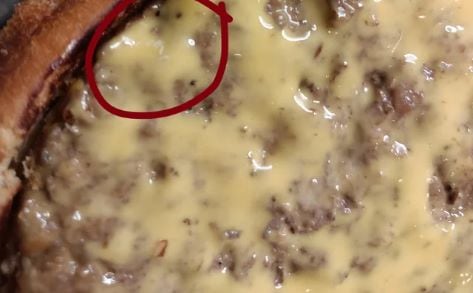 Llamen a Profeco: Encuentra huevos de mosca en su hamburguesa de McDonalds