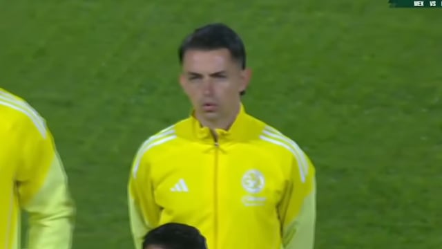 Así captaron a Álvaro Fidalgo cantando el Himno Nacional en juego del América