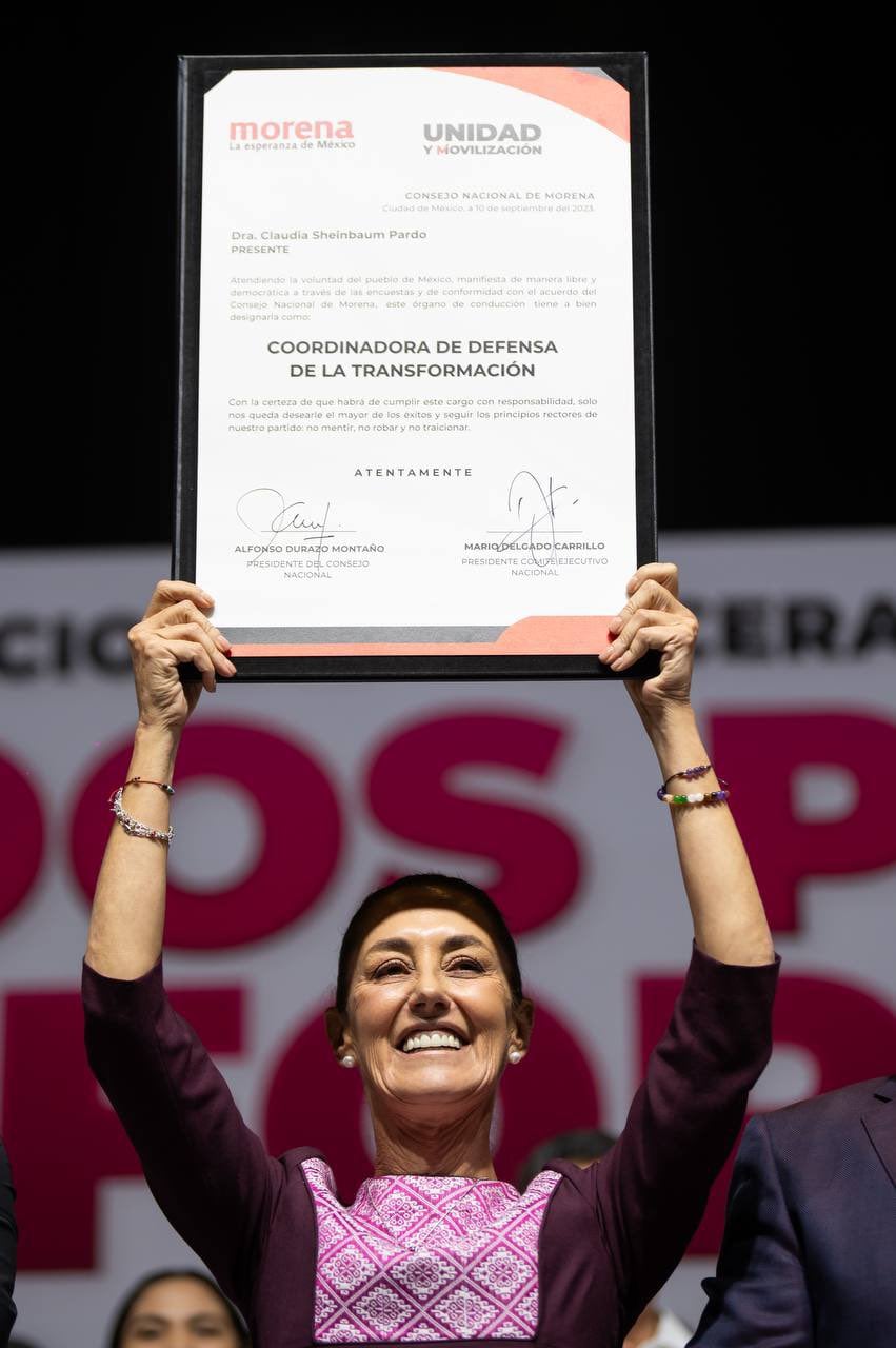 Claudia Sheinbaum recibe constancia de Morena